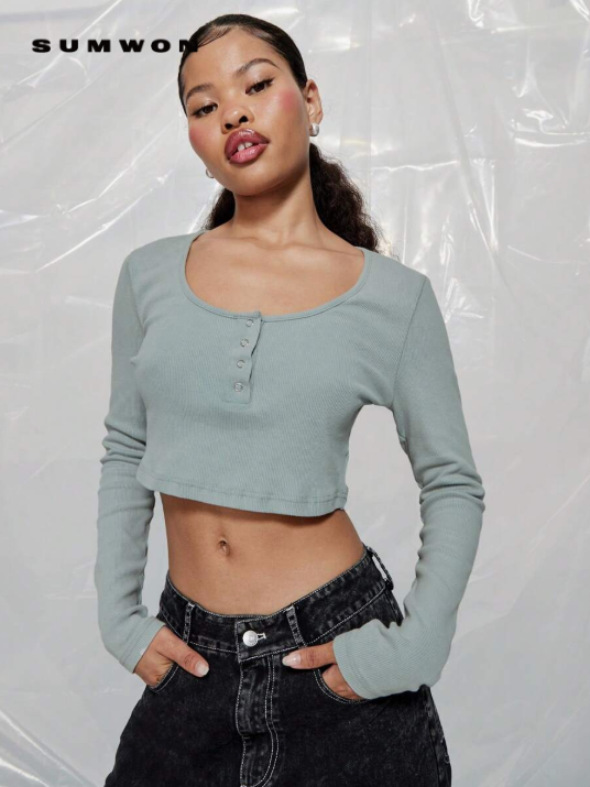 SUMWON WOMEN Blusa corta de punto acanalado con botones delanteros, manga larga, estilo básico, casual, esencial, moderno, minimalista y contemporáneo